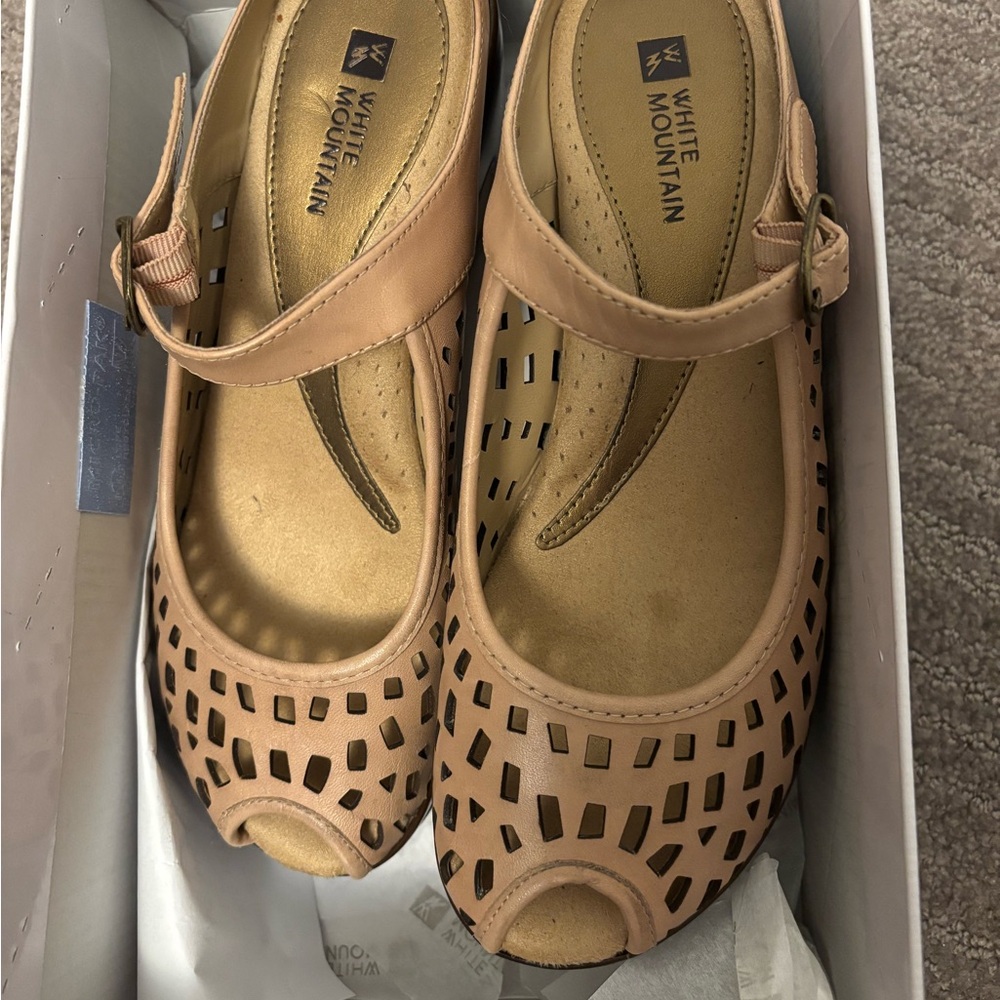 White Mountain Marvy Taupe Genuine Leather Peep Toe Wedge Shoes – Size 7.5M